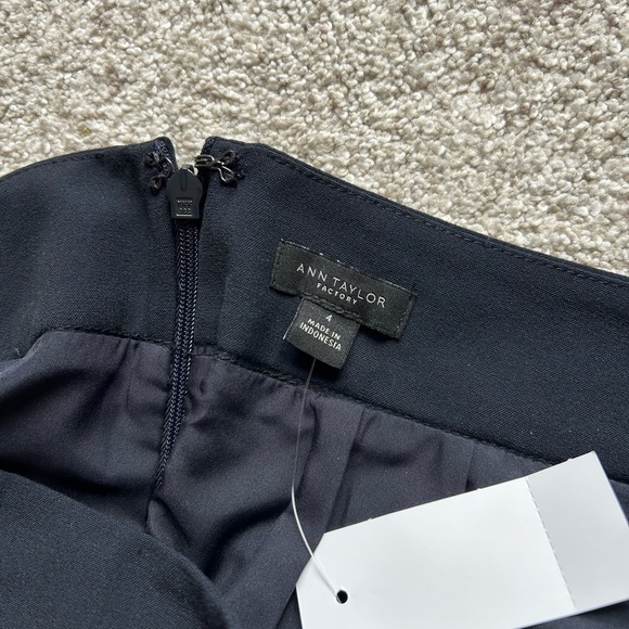 NWT navy blue Ann Taylor Factory size 4 suiting pencil skirt - Picture 6 of 7